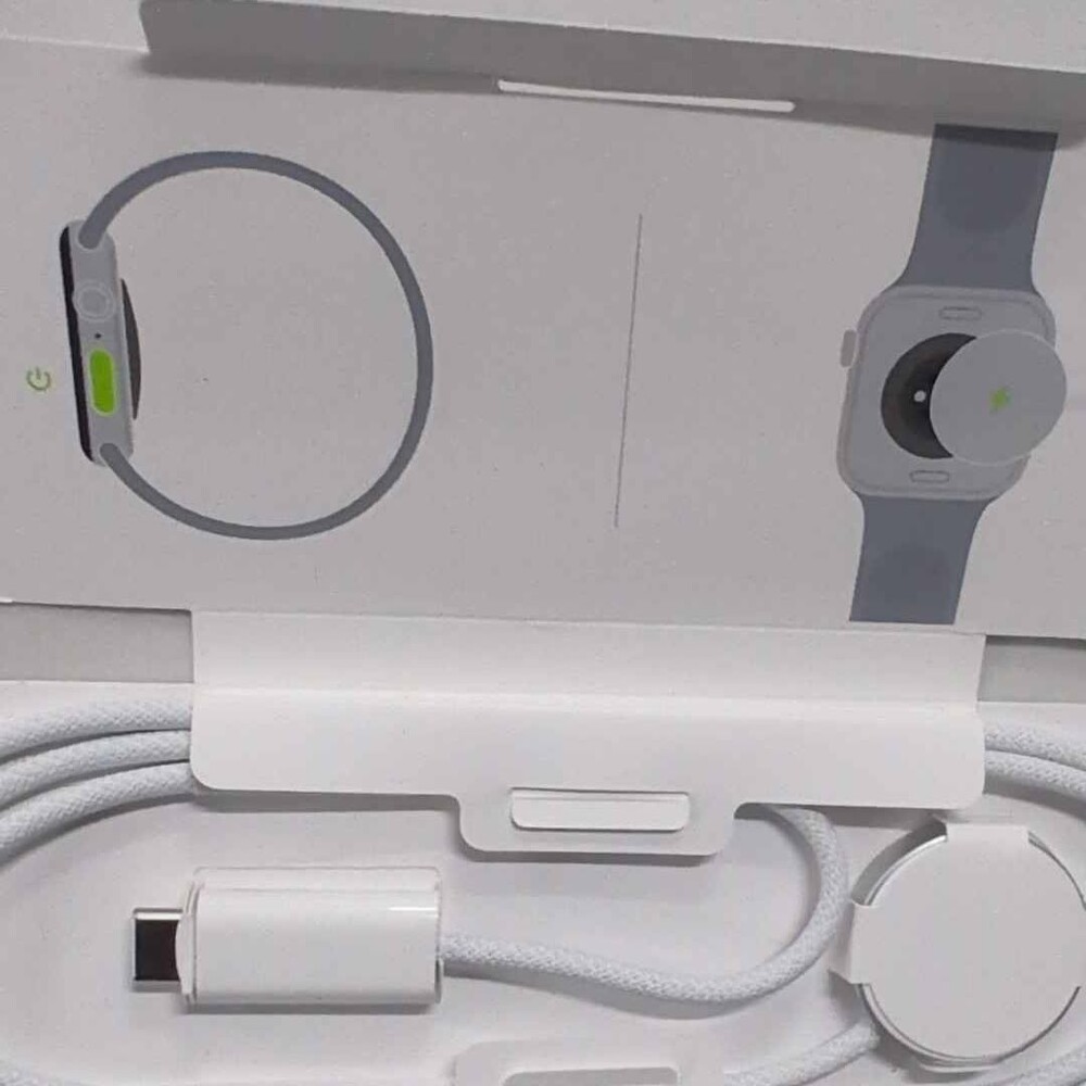 Apple Watch Magnetic Fast Charger to USB-C Cable - Picture 2 of 3